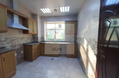 صورة لـ مطبخ شقة - 4 غرف نوم - 4 حمامات للايجار في منطقة المرور - أبوظبي ، صورة رقم 1