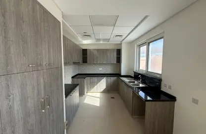 تاون هاوس - 4 غرف نوم - 4 حمامات للايجار في قرية ماربيلا - قمم النصر - مدينة دبي الرياضية - دبي