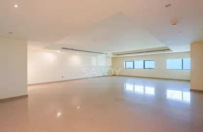 Empty Room image for: Apartment - 4 Bedrooms - 4 Bathrooms for rent in Silver Wave Tower - Al Mina - Abu Dhabi, Image 1