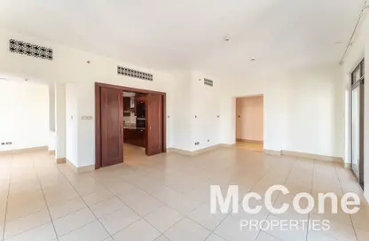 Empty Room image for: Apartment - 3 Bedrooms - 4 Bathrooms for sale in Kamoon 2 - Kamoon - Old Town - Dubai, Image 1