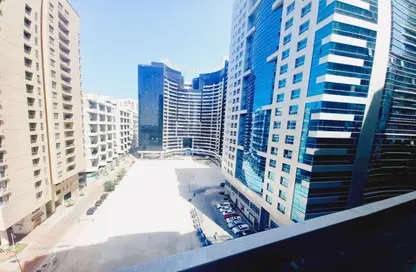 Apartment - 4 Bedrooms - 5 Bathrooms for rent in Crescent Towers - Al Khalidiya - Abu Dhabi