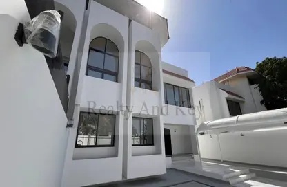 Outdoor Building image for: Villa - 5 Bedrooms - 6 Bathrooms for rent in Al Falah Street - City Downtown - Abu Dhabi, Image 1