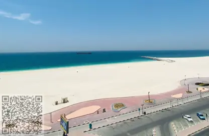 شقة - 3 غرف نوم - 3 حمامات للايجار في مساكن كورنيش عجمان - طريق كورنيش عجمان - عجمان