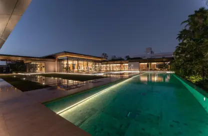 Villa - 6 Bedrooms - 7+ Bathrooms for sale in Jumeirah - Dubai