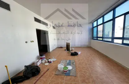 شقة - 4 غرف نوم - 3 حمامات للايجار في المناصير - أبوظبي