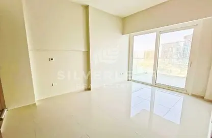 Empty Room image for: Apartment - 2 Bedrooms - 2 Bathrooms for rent in Reva Residences - Business Bay - Dubai, Image 1