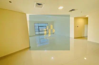 شقة - 2 غرف نوم - 2 حمامات للايجار في روضة - شارع المطار - أبوظبي