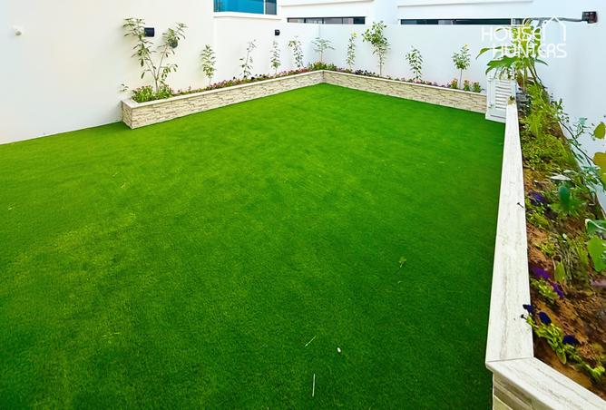 Santorini | Modern 3-Bed | Landscaped Villa