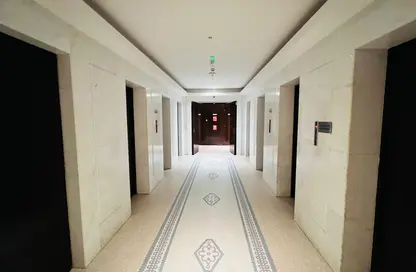 صورة لـ استقبال / بهو شقة - 3 غرف نوم - 4 حمامات للايجار في برج سيلفر - شارع الكورنيش - أبوظبي ، صورة رقم 1