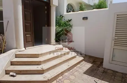 دوبلكس - 4 غرف نوم - 5 حمامات للايجار في النيادات - العين