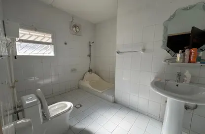 Apartment - 2 Bedrooms - 2 Bathrooms for rent in Abu Shagara building - Abu shagara - Sharjah