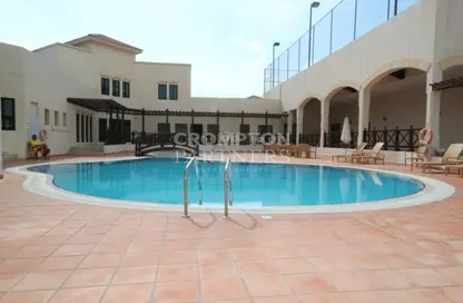 صورة لـ حوض سباحة فيلا - 4 غرف نوم - 5 حمامات للايجار في قرية الخالدية - الخالدية - أبوظبي ، صورة رقم 1