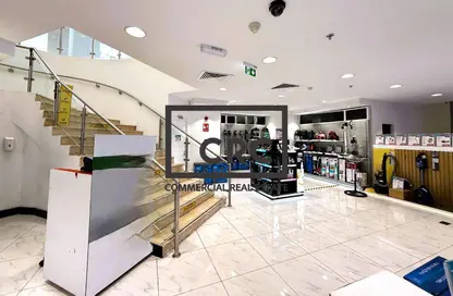 Retail - Studio - 4 Bathrooms for rent in Hamdan Street - Abu Dhabi