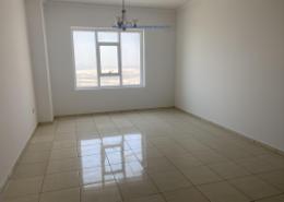 صورةغرفة فارغة لـ: شقة - 3 غرف نوم - 3 حمامات للكراء في برج ربيعة - مجان - دبي, صورة 1