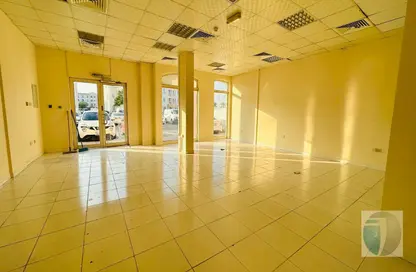 متجر - استوديو - 1 حمام للايجار في واي-11 - طراز إنجليزي - المدينة الدولية - دبي