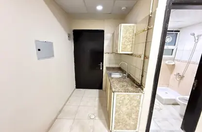 Apartment - Studio - 1 Bathroom for rent in Fire Station Road - Muwaileh - Sharjah
