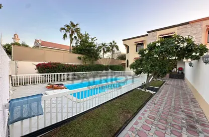 صورة لـ حوض سباحة فيلا - 4 غرف نوم - 5 حمامات للايجار في جميرا 1 - الجميرا - دبي ، صورة رقم 1