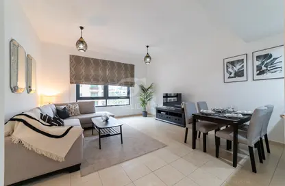 Living / Dining Room image for: Apartment - 1 Bedroom - 1 Bathroom for rent in Al Nakheel 1 - Al Nakheel - Greens - Dubai, Image 1