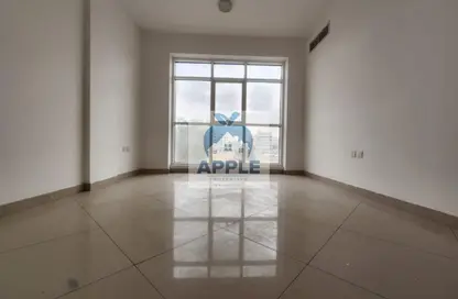 شقة - غرفة نوم - 2 حمامات للايجار في الزاهية - تجارية مويلح - الشارقة