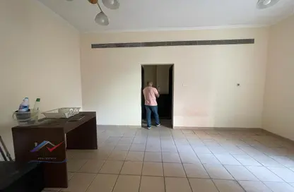 Apartment - 1 Bathroom for rent in Al Barsha 1 - Al Barsha - Dubai