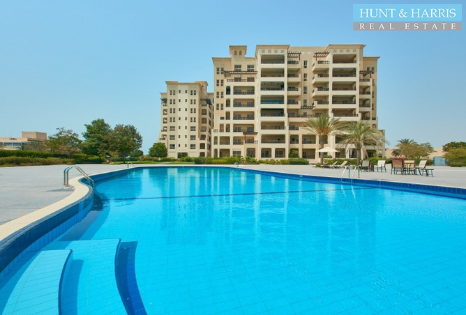 Beachfront Living Attractive Place Marina Apartment Ref Hu S 10117 Property Finder