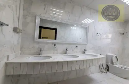 Bathroom image for: Apartment - 1 Bathroom for rent in Khalifa City A - Khalifa City - Abu Dhabi, Image 1