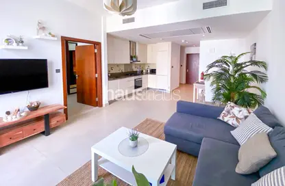Living Room image for: Apartment - 1 Bedroom - 2 Bathrooms for rent in Marina Gate 2 - Marina Gate - Dubai Marina - Dubai, Image 1