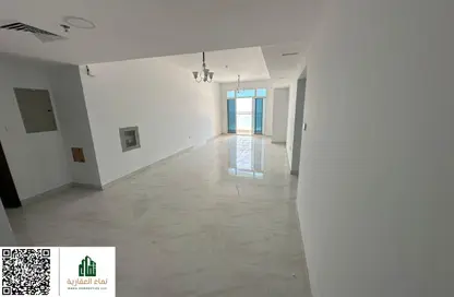 شقة - 3 غرف نوم - 3 حمامات للايجار في برج الكورنيش - طريق كورنيش عجمان - عجمان