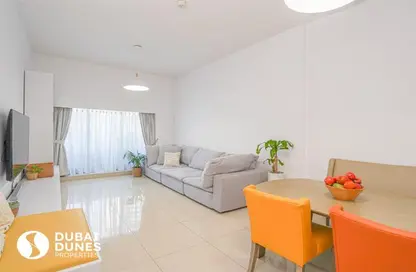 Living / Dining Room image for: Apartment - 1 Bedroom - 2 Bathrooms for sale in Bermuda Views - Dubai Sports City - Dubai, Image 1
