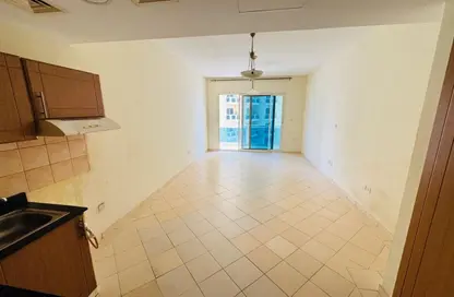 شقة - 1 حمام للايجار في B  برج - لاجو فيستا - مدينة دبي للإنتاج (اي ام بي زد) - دبي