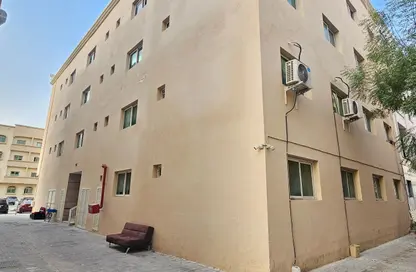 عمارة بالكامل - 8 غرف نوم - 8 حمامات للبيع في تجارية مويلح - الشارقة