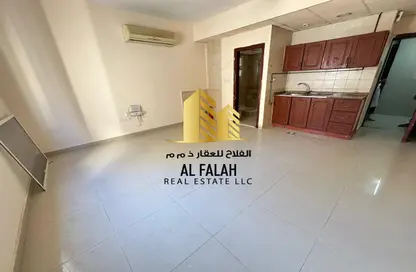 Empty Room image for: Apartment - 1 Bathroom for rent in Al Butina - Sharjah, Image 1