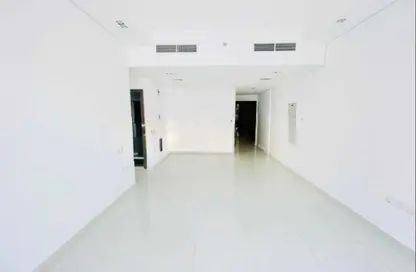 Apartment - 1 Bedroom - 2 Bathrooms for rent in Topaz Residences - Dubai Silicon Oasis - Dubai