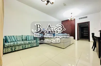 Living Room image for: Apartment - 1 Bathroom for rent in Hazaa Bin Zayed the First Street - Al Nahyan Camp - Abu Dhabi, Image 1
