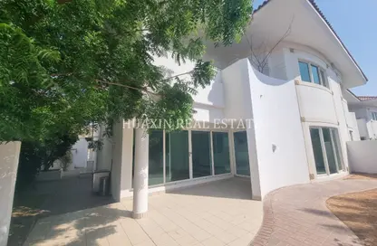 Villa - 4 Bedrooms - 5 Bathrooms for rent in Jumeirah 1 Villas - Jumeirah 1 - Jumeirah - Dubai