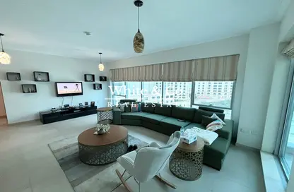 Living Room image for: Apartment - 2 Bedrooms - 2 Bathrooms for rent in Shemara Tower - Marina Promenade - Dubai Marina - Dubai, Image 1
