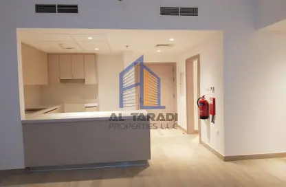 Kitchen image for: Apartment - 2 Bedrooms - 2 Bathrooms for rent in Waters Edge - Yas Island - Abu Dhabi, Image 1