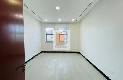 Empty Room image for: Half Floor - Studio for rent in Al Bateen Wharf - Al Bateen - Abu Dhabi, Image 1