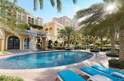 Pool image for: Apartment - 1 Bedroom - 2 Bathrooms for sale in Golden Mile 8 - Golden Mile - Palm Jumeirah - Dubai, Image 1
