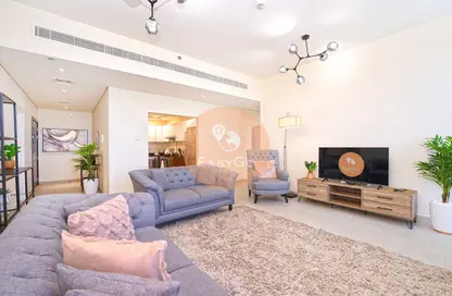 Living Room image for: Apartment - 2 Bedrooms - 3 Bathrooms for rent in Marina Arcade Tower - Dubai Marina - Dubai, Image 1