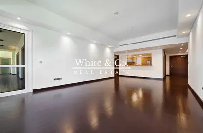 Apartment - 3 Bedrooms - 4 Bathrooms for rent in Marina Residences 6 - Marina Residences - Palm Jumeirah - Dubai