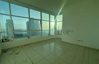Apartment - 1 Bedroom - 1 Bathroom for rent in Palm Tower 1 - Palm Towers - Al Majaz - Sharjah