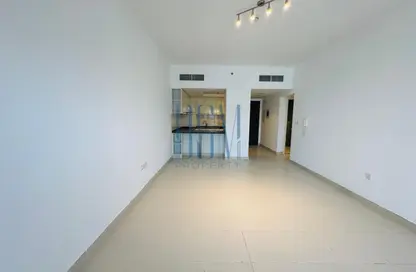 شقة - 2 غرف نوم - 2 حمامات للايجار في مبني اوكسفورد - منطقة 14 - قرية جميرا الدائرية - دبي