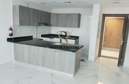 شقة - 2 غرف نوم - 4 حمامات للايجار في الجادة الخامسه - الفرجان - دبي