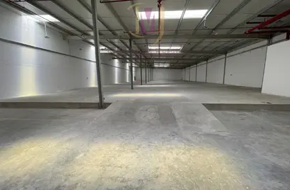 Warehouse - Studio - 1 Bathroom for rent in Umm Ramool - Dubai