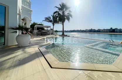 Villa - 5 Bedrooms - 6 Bathrooms for sale in Garden Homes Frond M - Garden Homes - Palm Jumeirah - Dubai