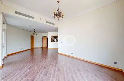 Apartment - 3 Bedrooms - 3 Bathrooms for rent in Al Shahla - Shoreline Apartments - Palm Jumeirah - Dubai