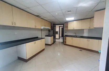 Apartment - 3 Bedrooms - 5 Bathrooms for rent in Saeed Al Ghafli Building - Al Majaz - Sharjah
