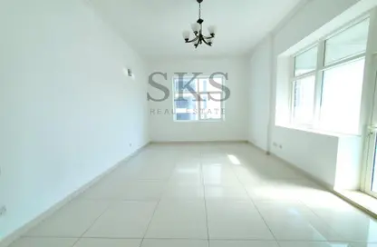Apartment - 1 Bedroom - 2 Bathrooms for rent in Metro Building - Al Barsha 1 - Al Barsha - Dubai