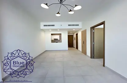 شقة - غرفة نوم - 2 حمامات للايجار في عود ميثاء - بر دبي - دبي